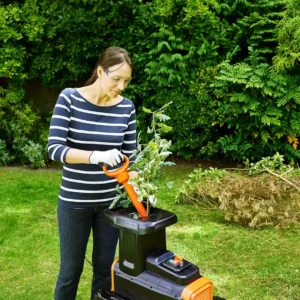 biocompost-biotrituradora-Black-&-Decker_2