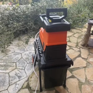 DOVAMAN GT10 triturando ramas secas hasta 45mm jardín doméstico